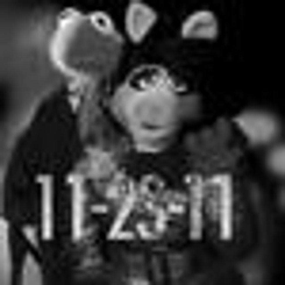  Miss Piggy Plays Girl with the Dragon Tattoo - Video