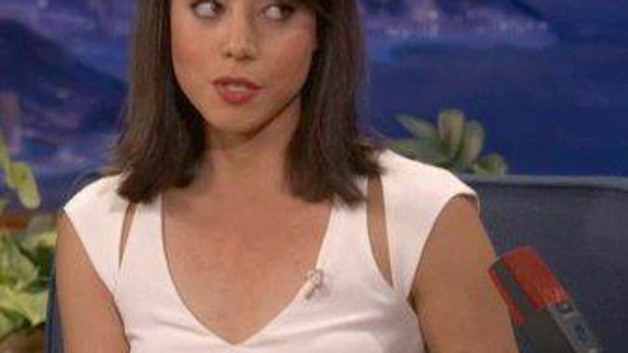 Aubrey Plaza Dishes on Sharon Stone's Tips on How Not to Look Like a Lesbian - Video