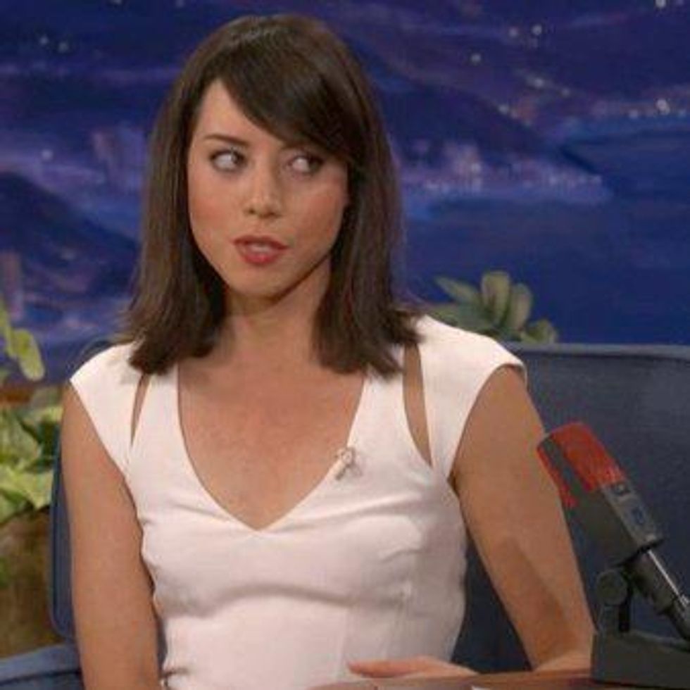 Aubrey Plaza Dishes on Sharon Stone's Tips on How Not to Look Like a Lesbian - Video