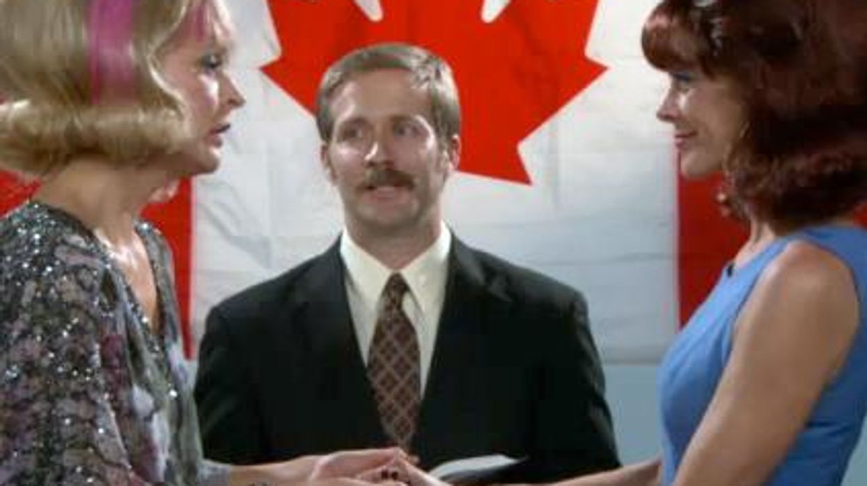 'Hot In Cleveland' Season 2 Finale Lesbian Wedding Surprise - Video