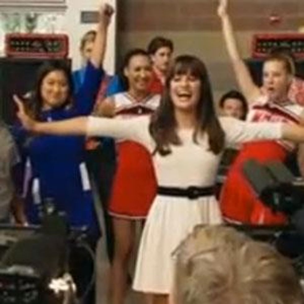 New 'Glee' Season 3 Promo: Santana and Brittany are Dancing on Tables 