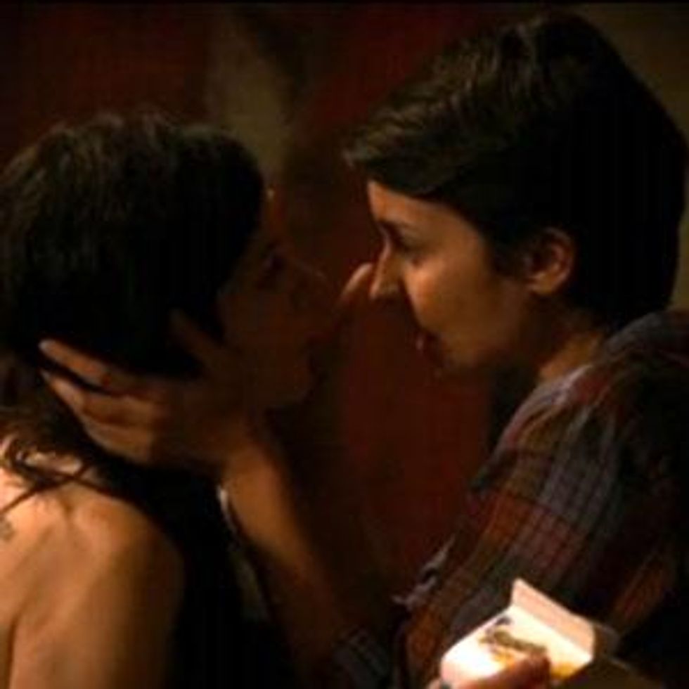 'Weeds' Episode 8 Gay-Cap: Nancy's Lesbian Prison Love is BACK! 
