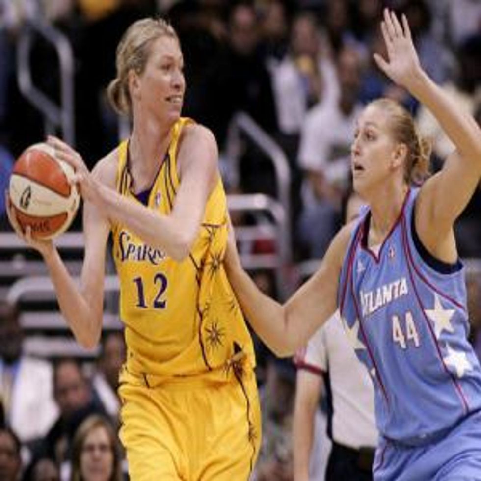Former WNBA Player Margo Dydek Dies at 37