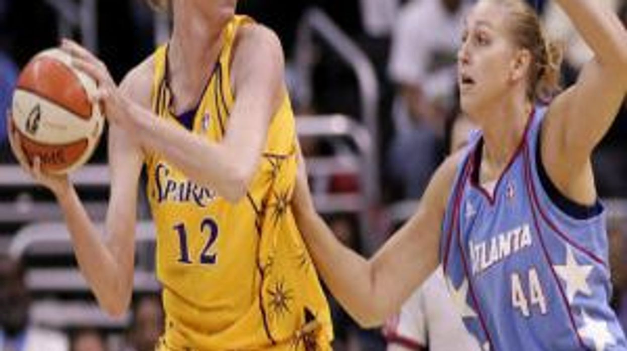 Former WNBA Player Margo Dydek Dies at 37