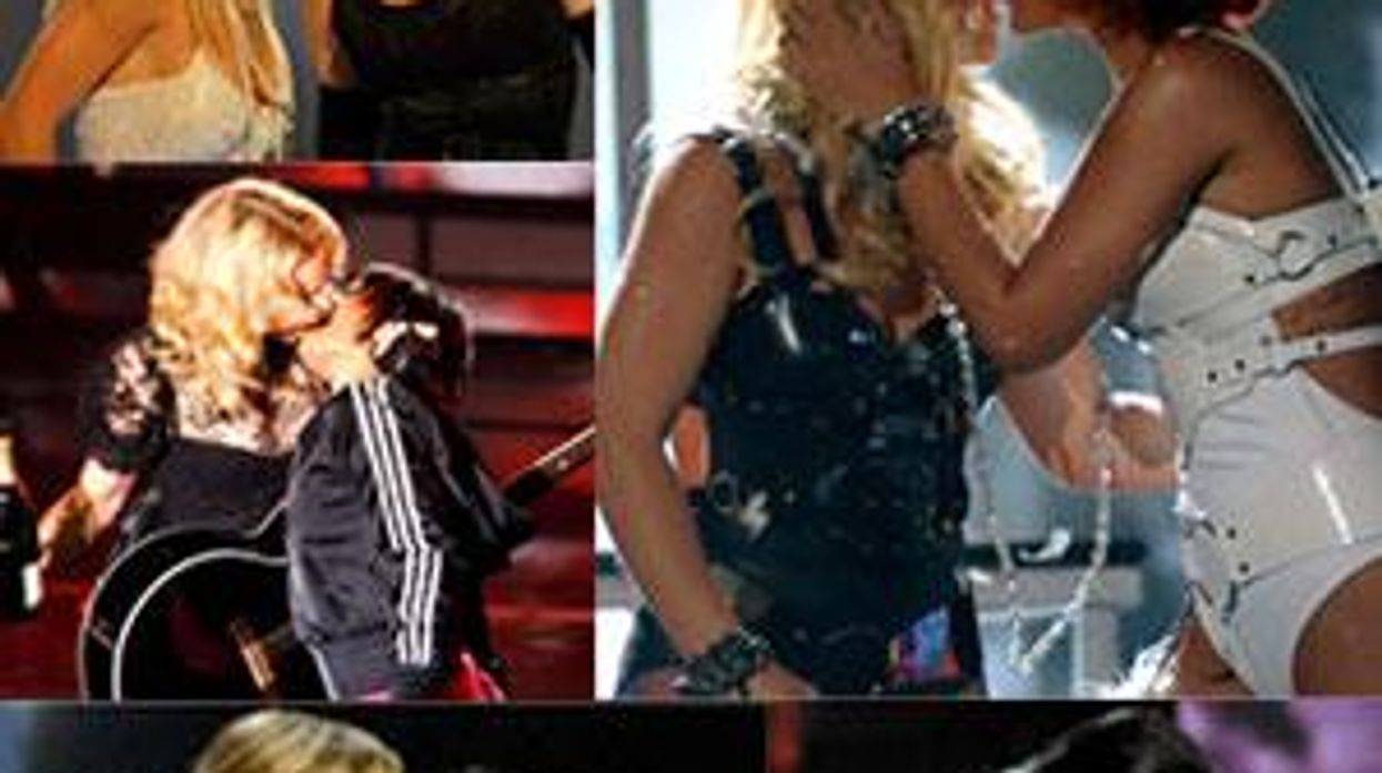 Rihanna and Britney Spears Edgy? Duet at the Billboard Music Awards