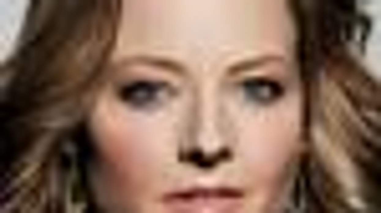 Jodie Foster “Comes Out” Goes Viral on Facebook… 4 Years After the Fact!