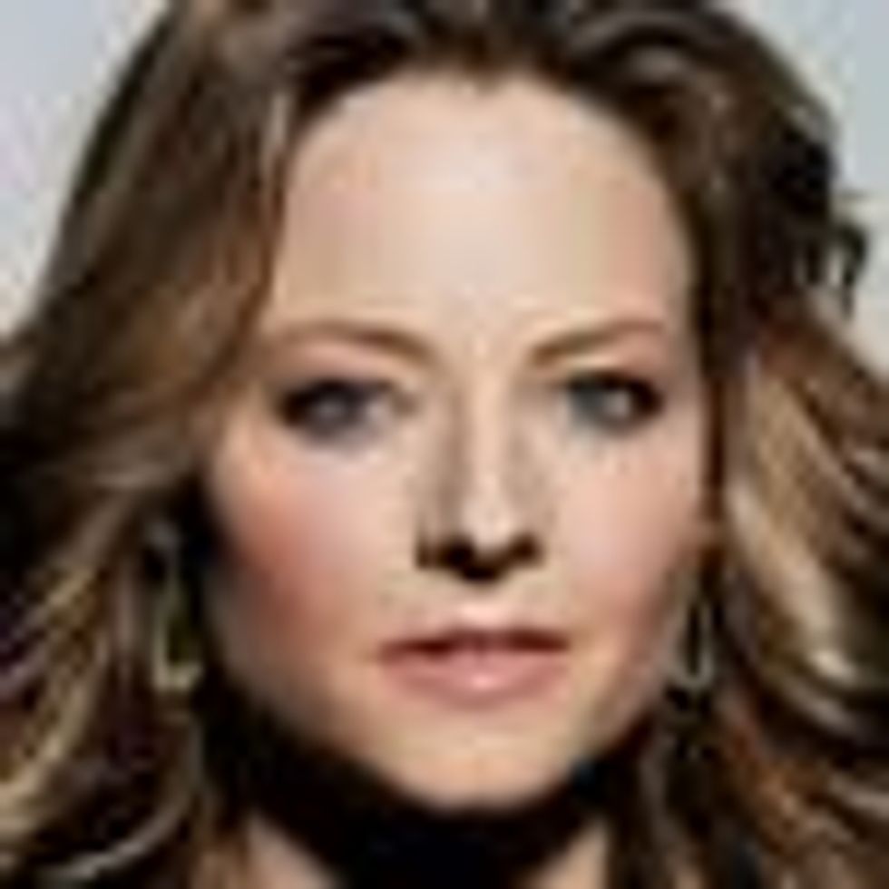 Jodie Foster “Comes Out” Goes Viral on Facebook… 4 Years After the Fact! 