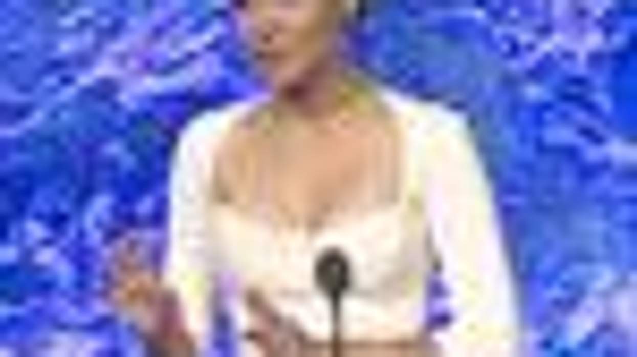 GLAAD Awards Host Naya Rivera Auctions Off "Sweet Lady Kisses" VIDEO