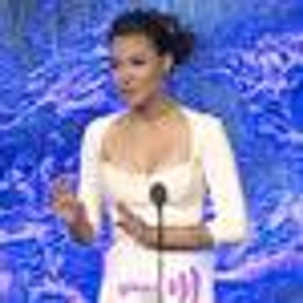 GLAAD Awards Host Naya Rivera Auctions Off "Sweet Lady Kisses" VIDEO