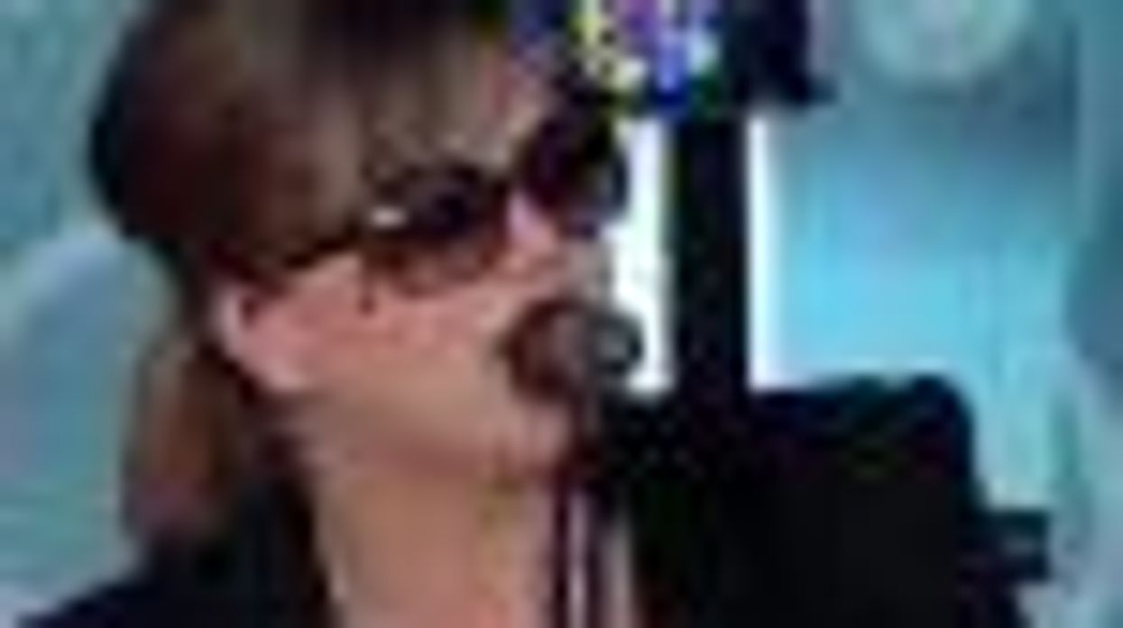 Kelly Clarkson Wows Fans with Medley on Ellen's Show: Video