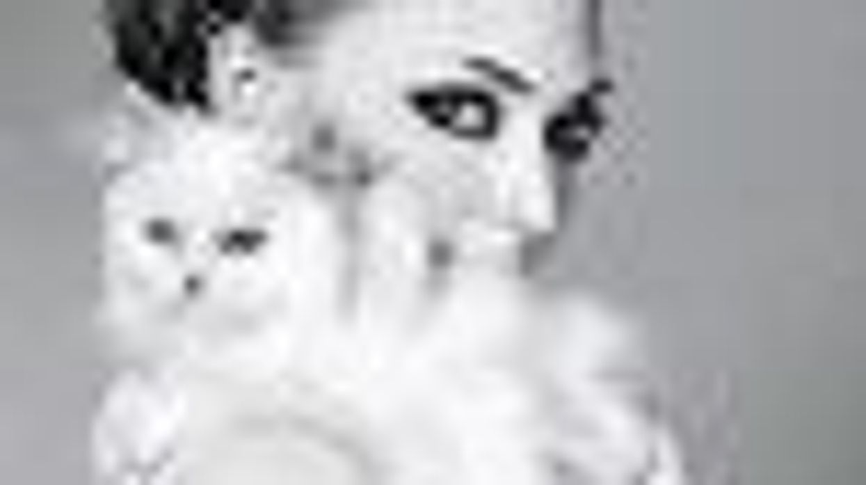 SheWired�s Shot of The Day: Amanda Seyfried Cuddles Up To Spring