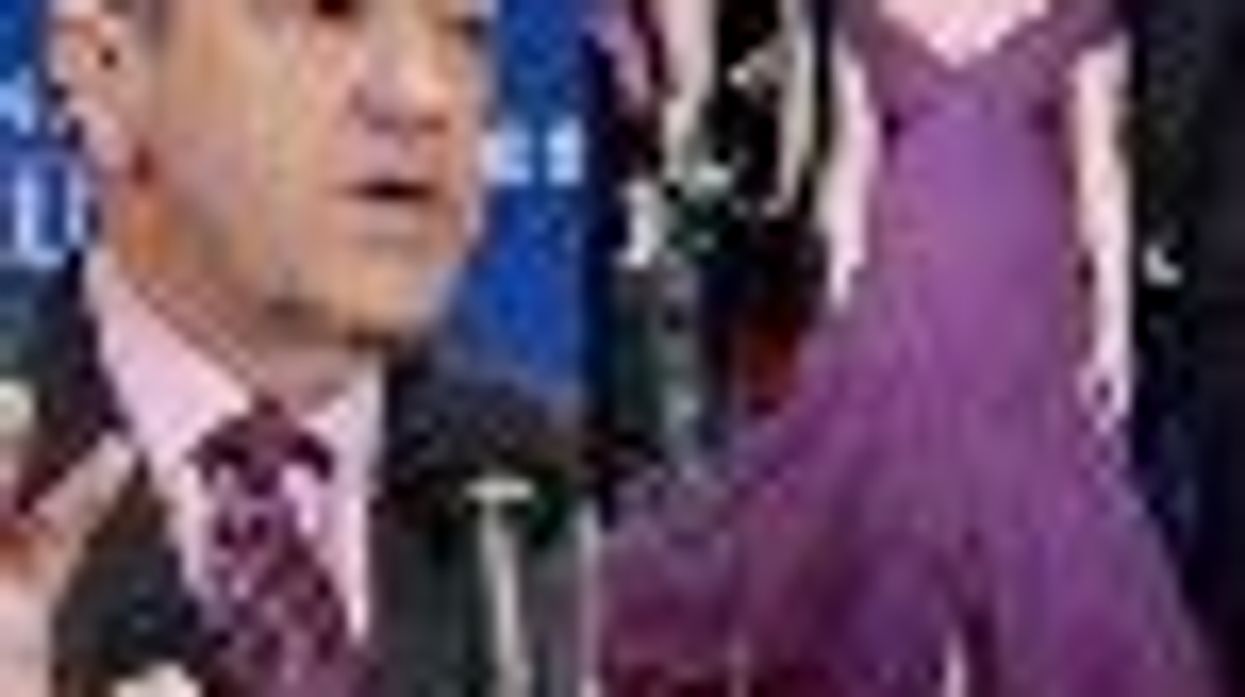 Mike Huckabee Calls Natalie Portman's Out-of-Wedlock Pregnancy 'Troubling'