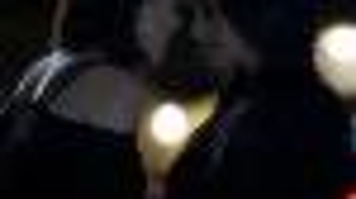 Gay-Cap: 'Pretty Little Liars' Emily and Paige do P!nk!