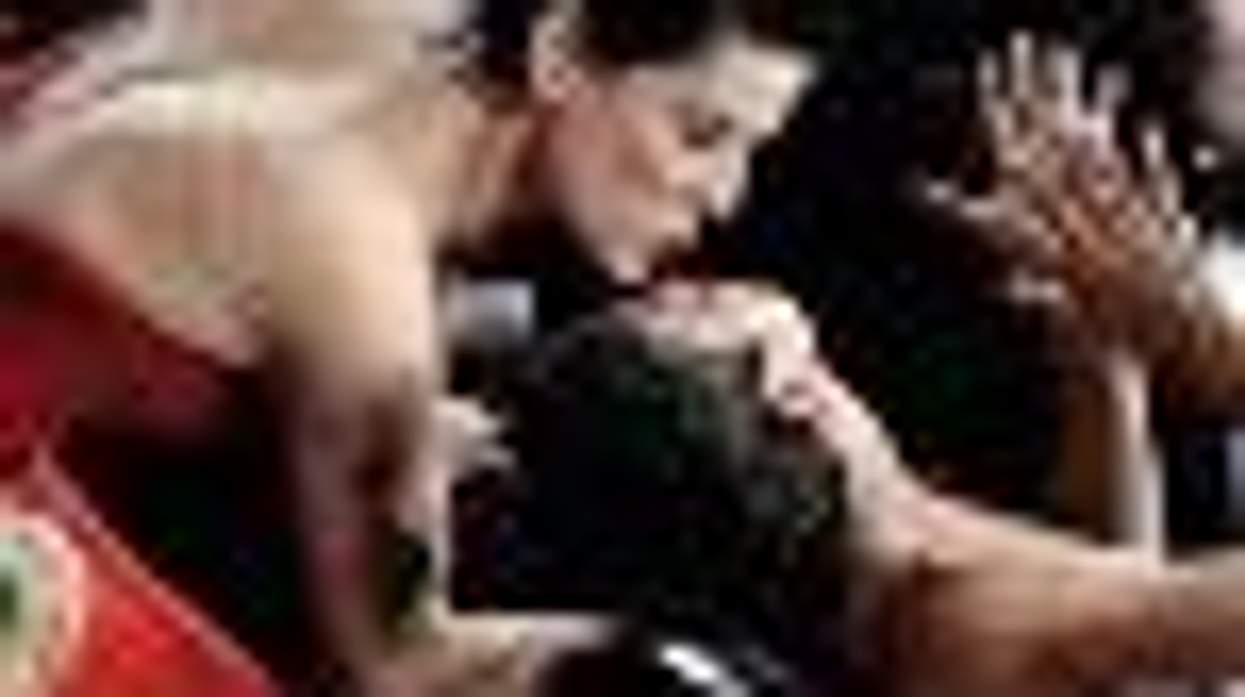 SheWired's Shot of the Day: Sandra Bullock and Halle Berry's Oscar Smooch