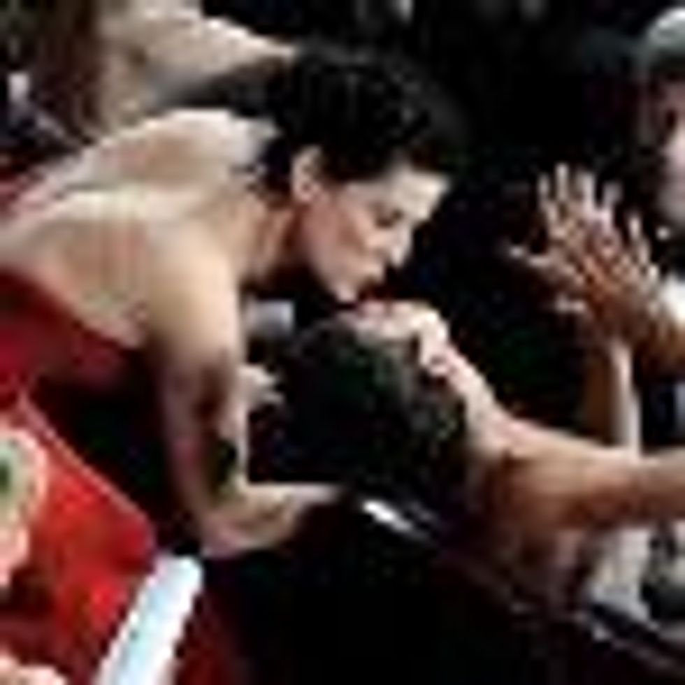 SheWired's Shot of the Day: Sandra Bullock and Halle Berry's Oscar Smooch