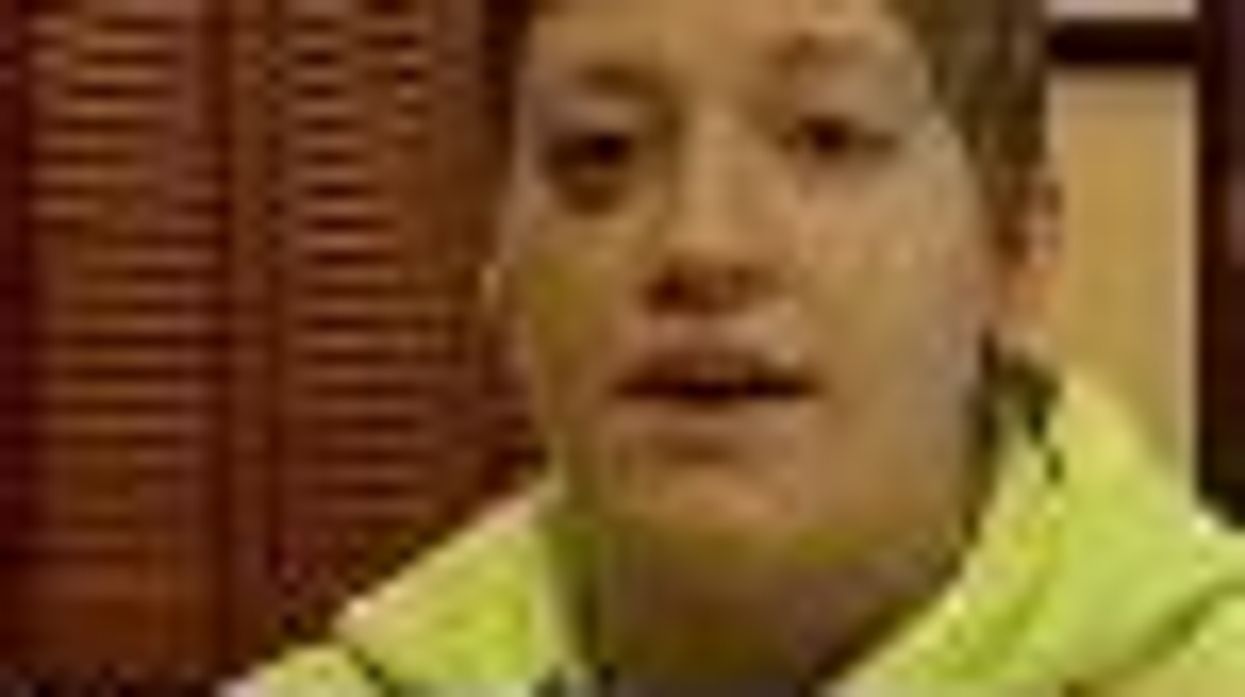 Lesbian and Friend Beaten to Pulp by a Dozen People at Alabama Bar: Video