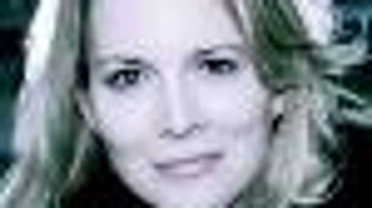 Laurel Holloman to Sign Artwork at the Lesbian Event of the Year - Club Skirts The Dinah