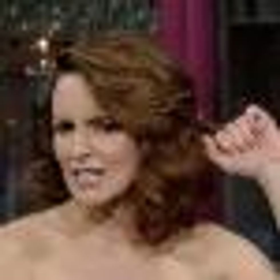 Tina Fey Channels Mama Grizzly Sarah Palin on Letterman: Video