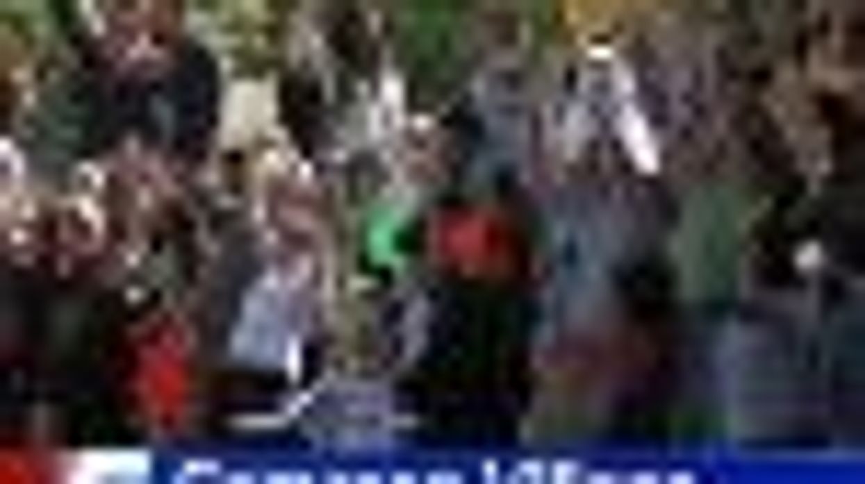 Lesbian PDA at Shopping Center Leads to Demonstration