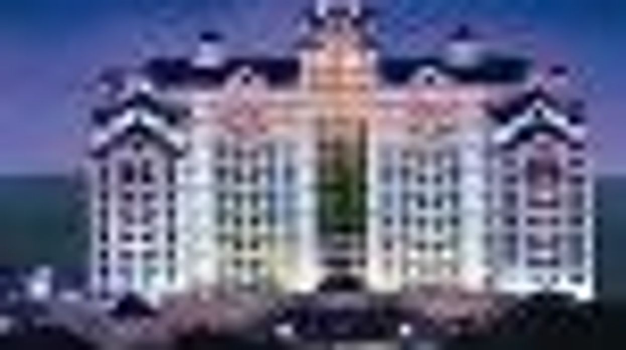 Foxwoods Resort Casino Welcomes Gay and Lesbian Employees with �OUT�stretched Arms