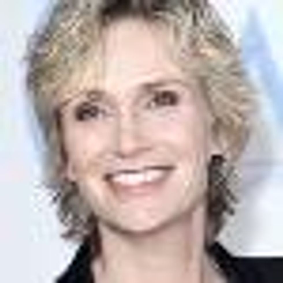 Jane Lynch Signs on to Host 'Saturday Night Live'