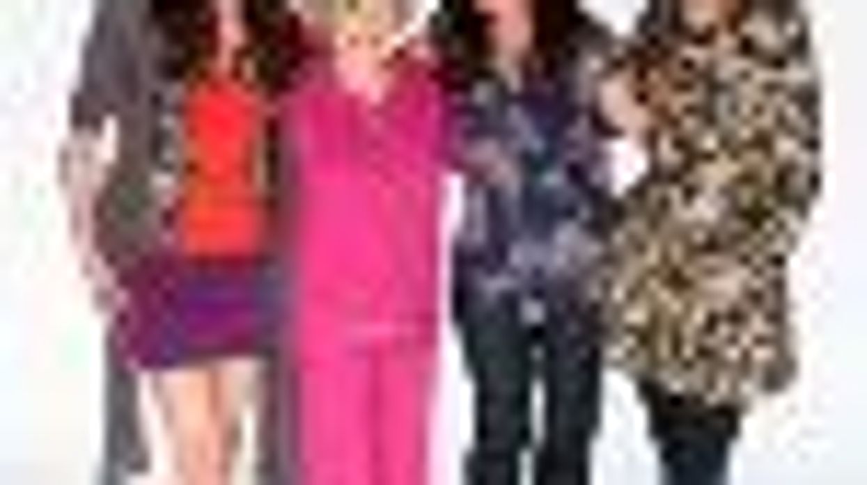 'Hot in Cleveland' Plays an Early Lesbian Card with Valerie Bertinelli