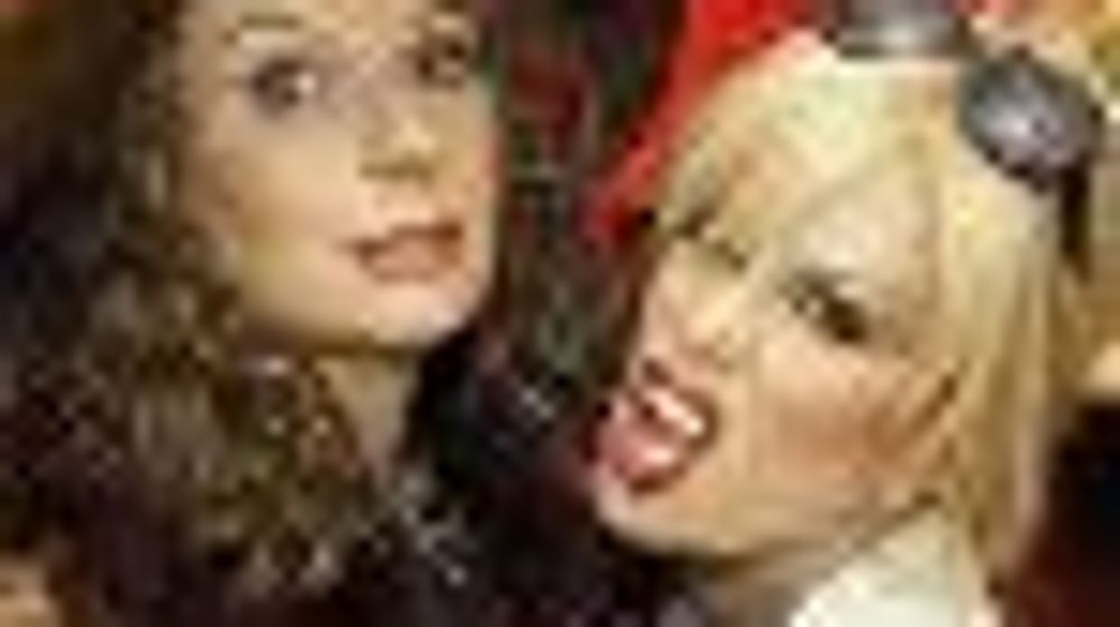 'Ab Fab's' Jennifer Saunders Kicks Breast Cancer