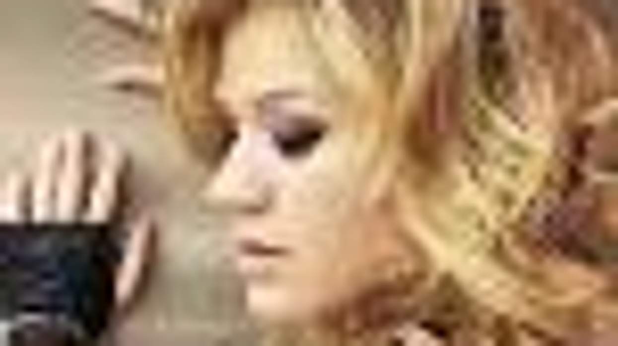 Kelly Clarkson Pulls out of LIlith!