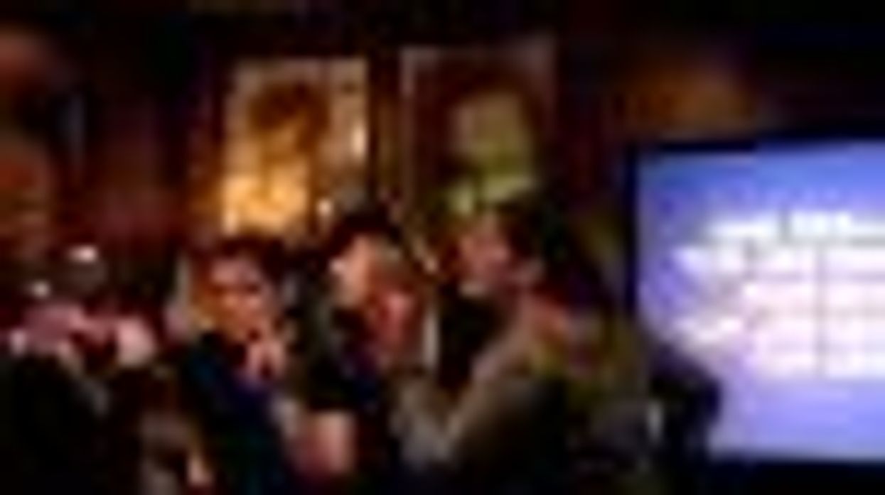 Kelly Clarkson Does Ke$ha Karaoke! Video