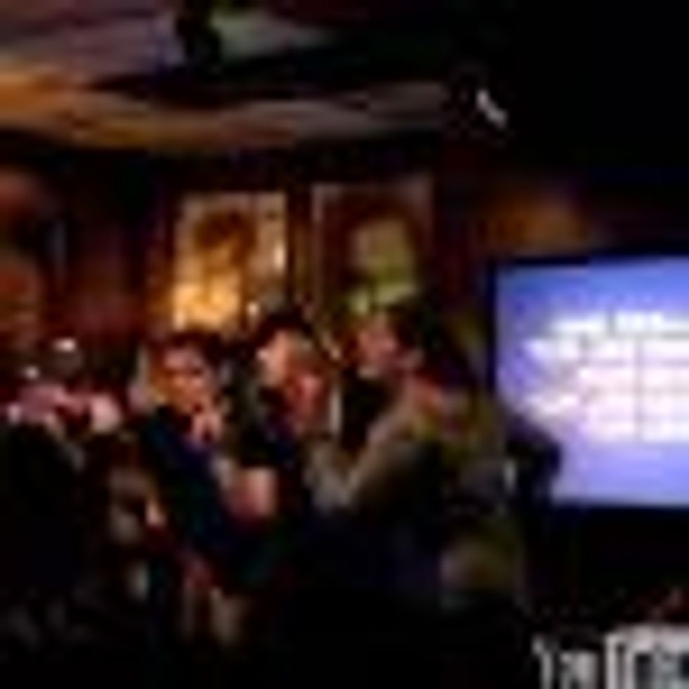 Kelly Clarkson Does Ke$ha Karaoke! Video