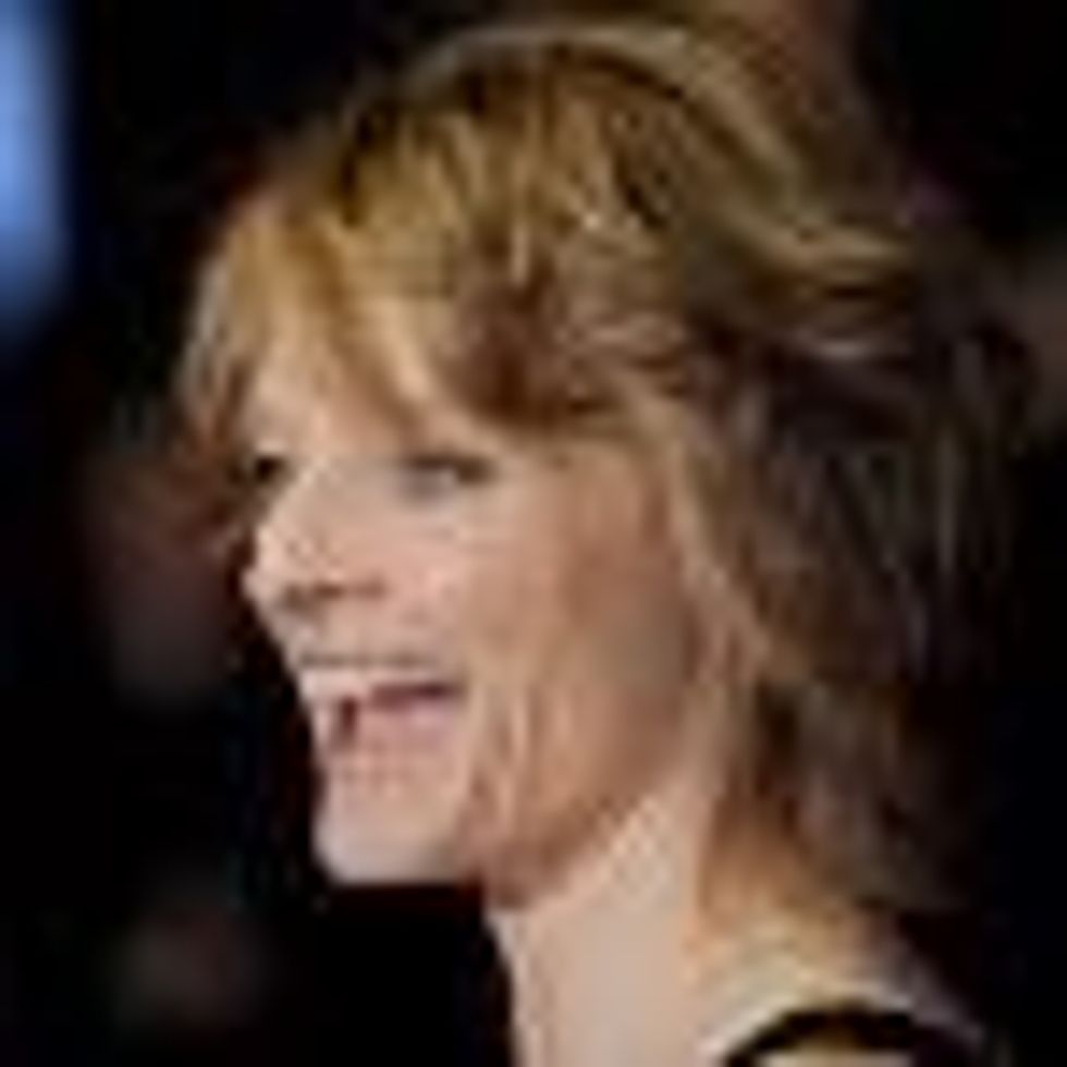 Jodie Foster Responds to Charges of Assaulting a 17-Year-Old Fan Wielding a Big Camera
