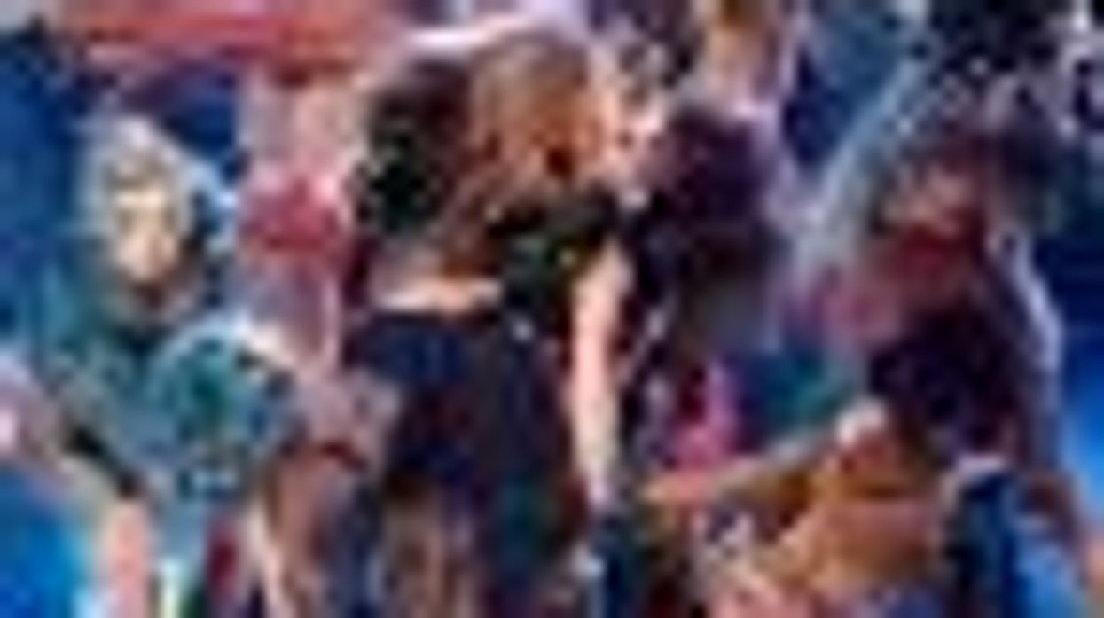 Miley Cyrus Kisses a Girl?