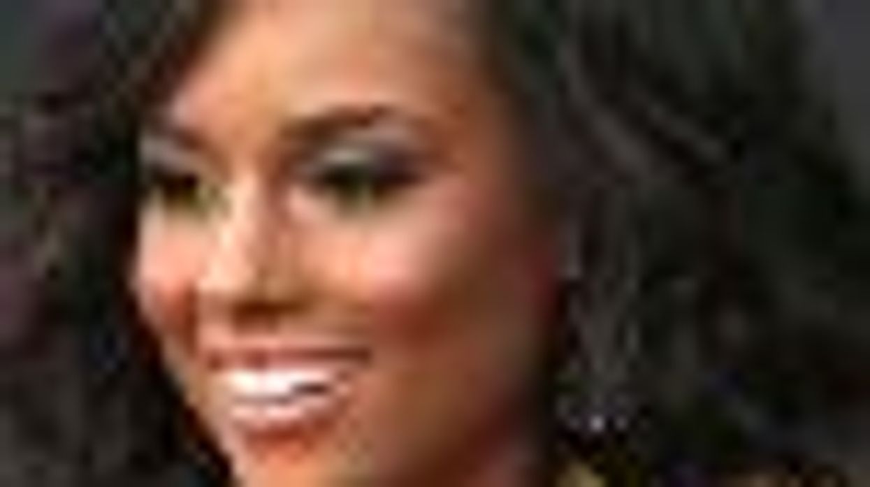 Alicia Keys Gay Rumors Finally Put to Rest: News Breaks That the Singer is Engaged and Expecting