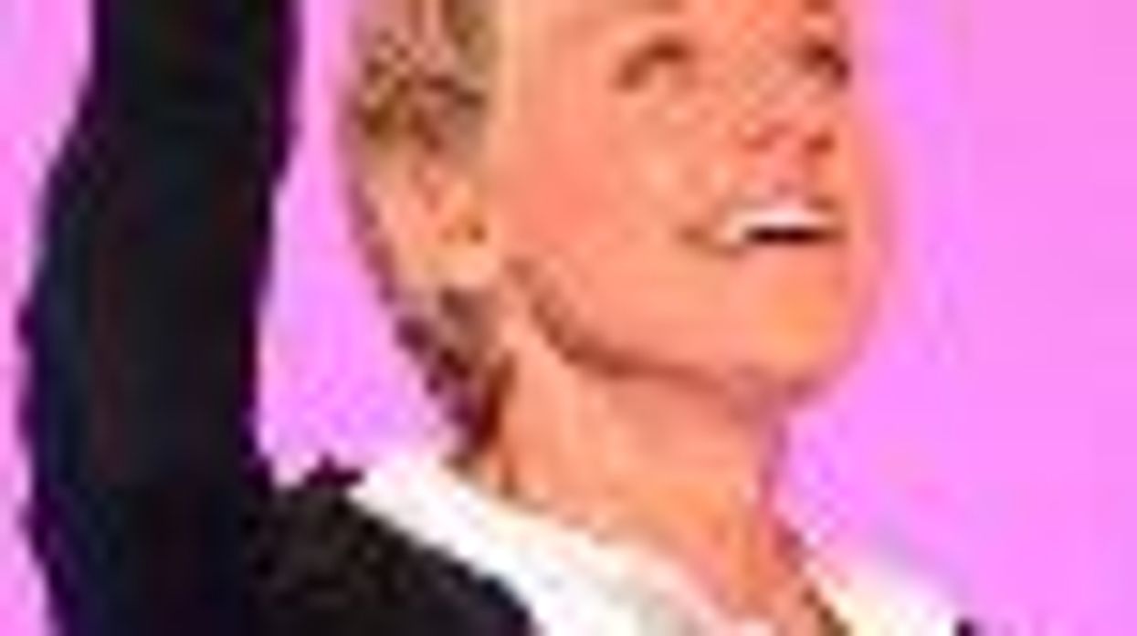 Ellen DeGeneres Apologizes to Apple for iPhone Joke