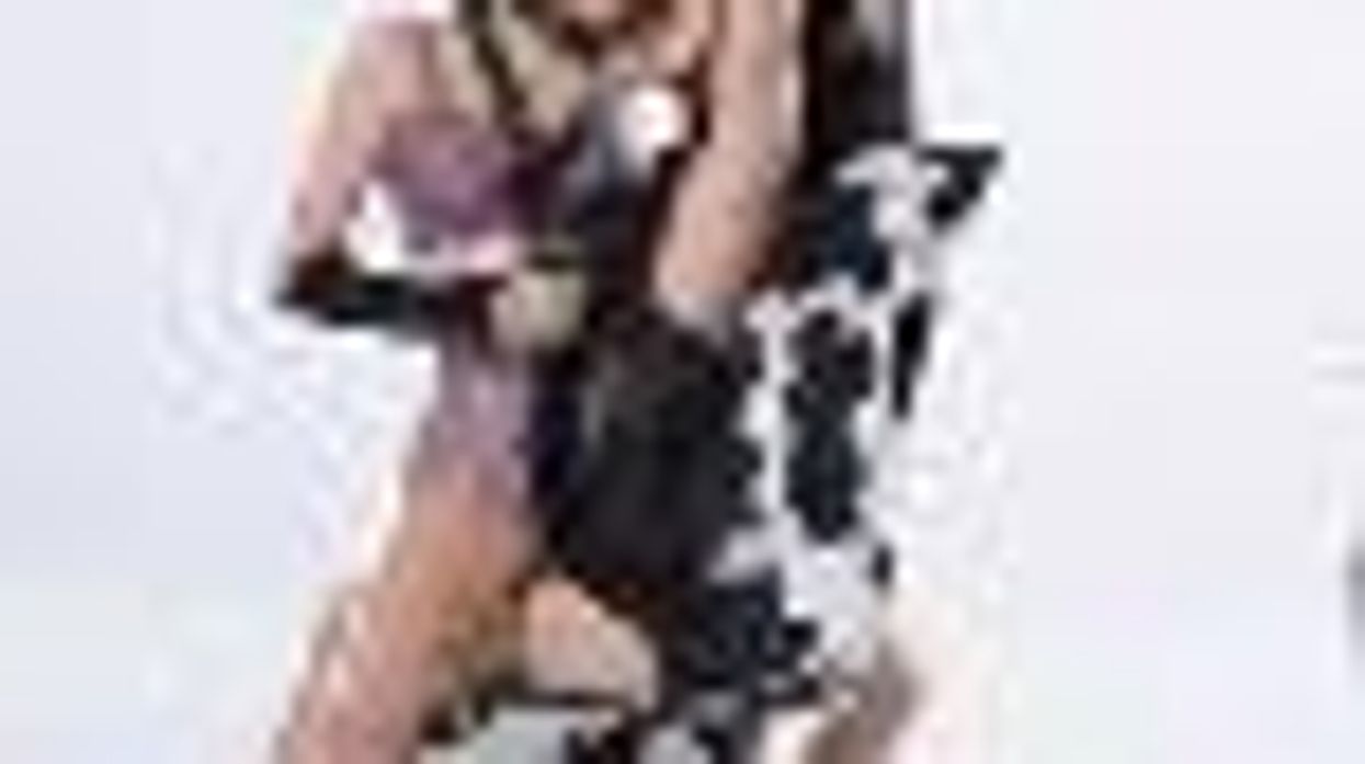 Christina Aguilera Not Herself as Lesbian in New Video