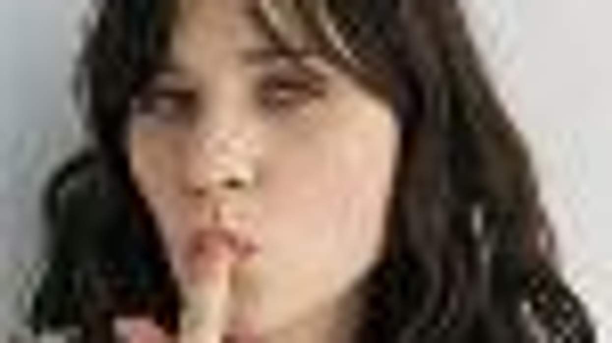 Zooey Deschanel Voted Most Likely Lesbian One Night Stand by Straight Women in Esquire Poll