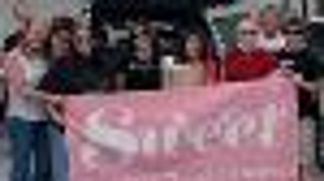 'Live Sweet' Takes Voluntour to Orlando to Help Domestic Violence Shelter