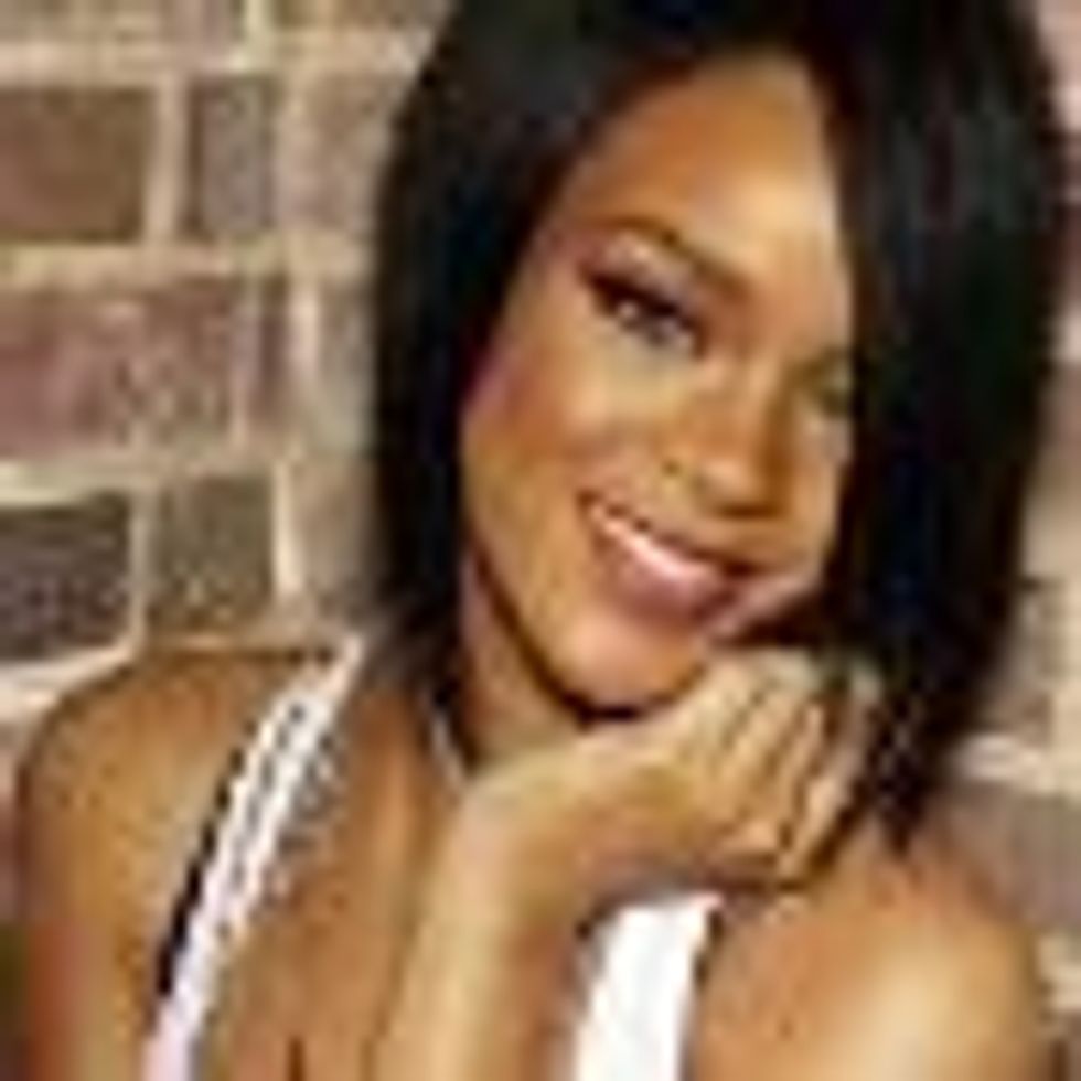 Rihanna Gets Her Lilith Fair On! 