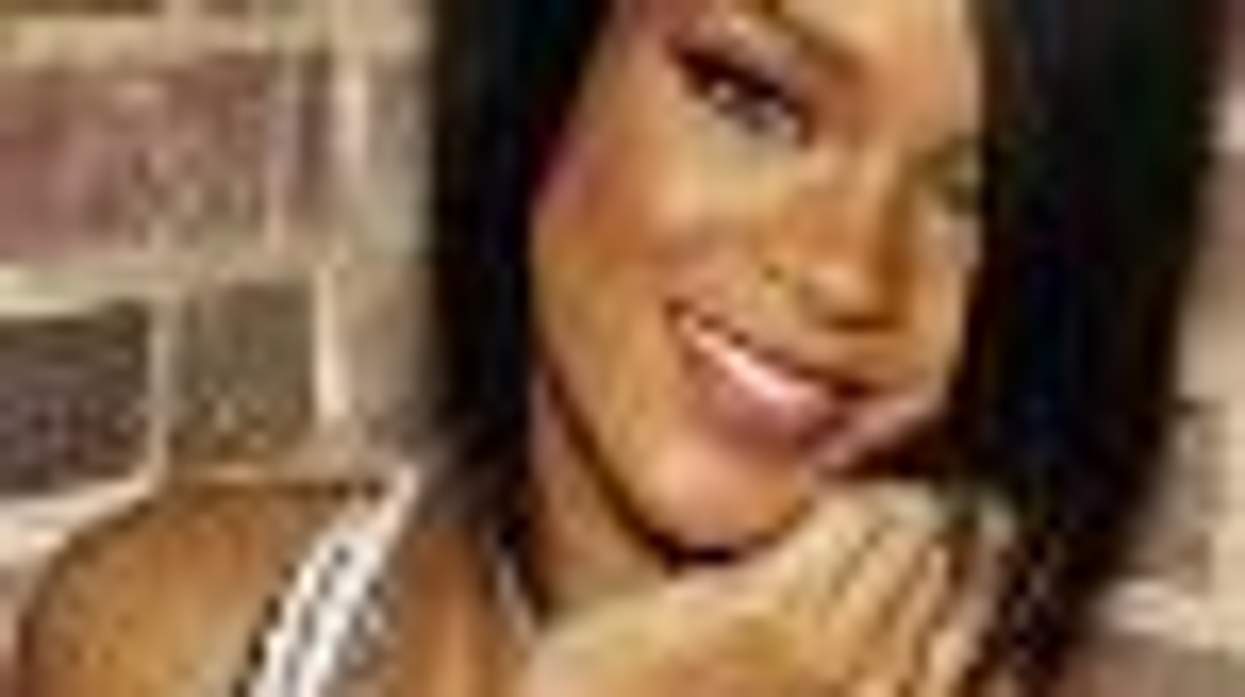 Rihanna Gets Her Lilith Fair On!