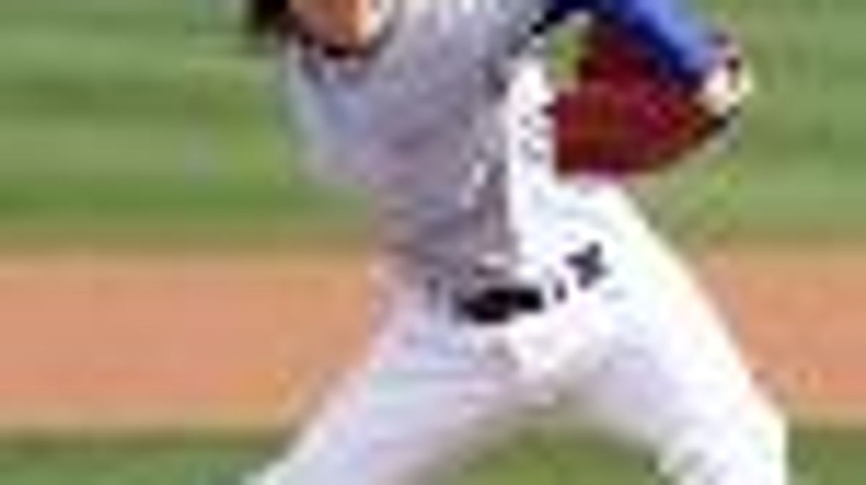 Female Pitcher Eri Yoshida Signed to Minor Leagues