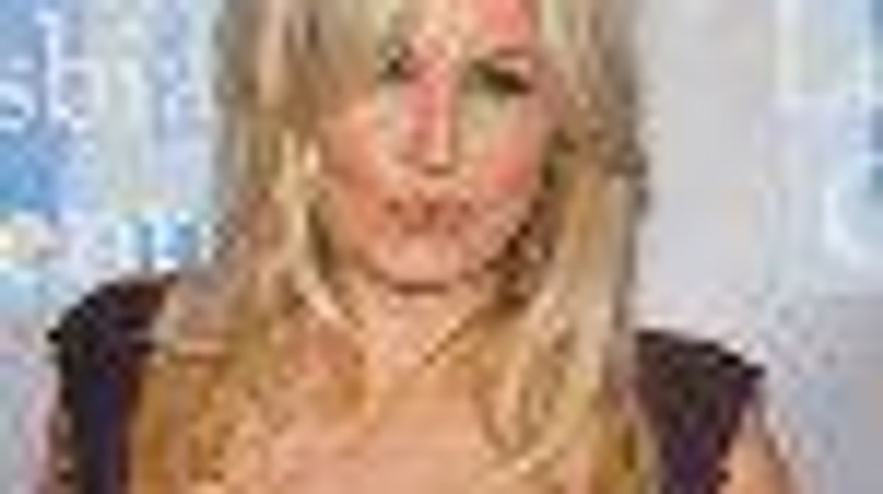 Dinah Headliner Jennifer Coolidge on MILF vs. Cougar, Kissing Jane Lynch and More...