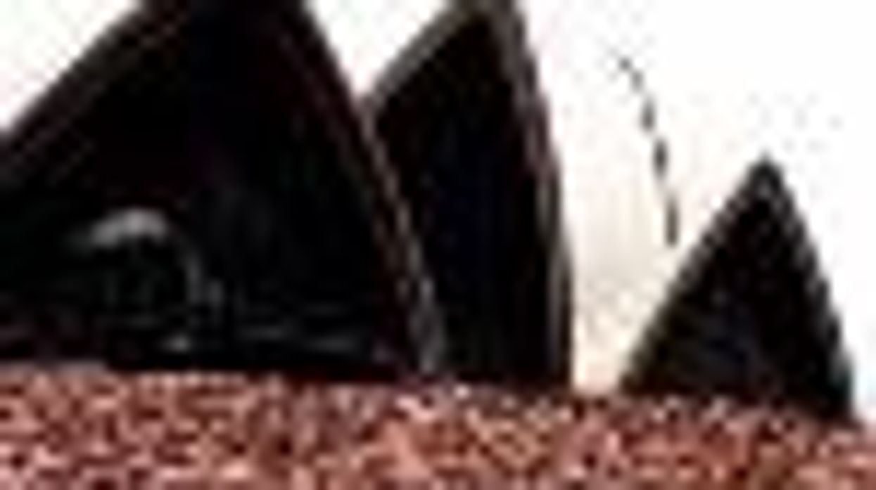 5,200 Lesbian and Gay Australians Get Naked