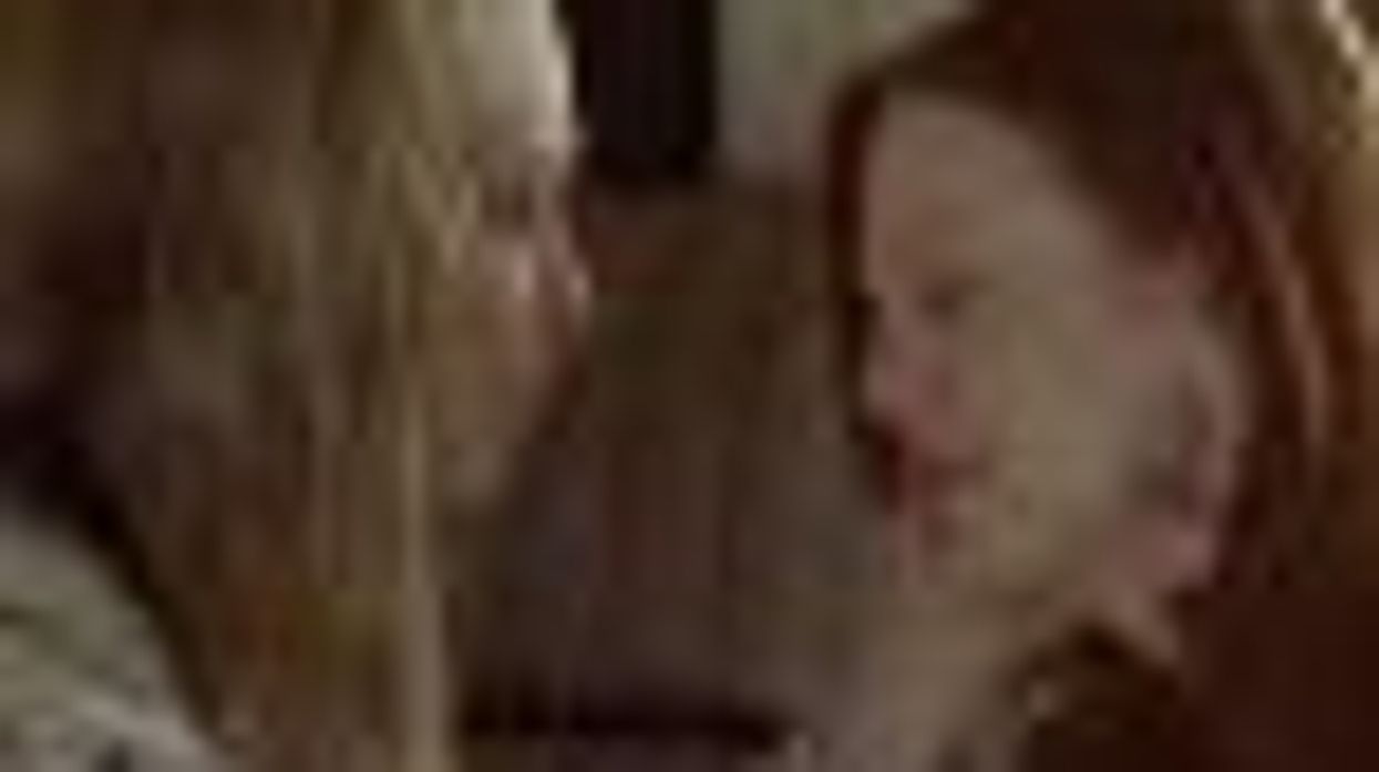 Amanda Seyfried and Julianne Moore's Lesbian Sex in 'Chloe': Video