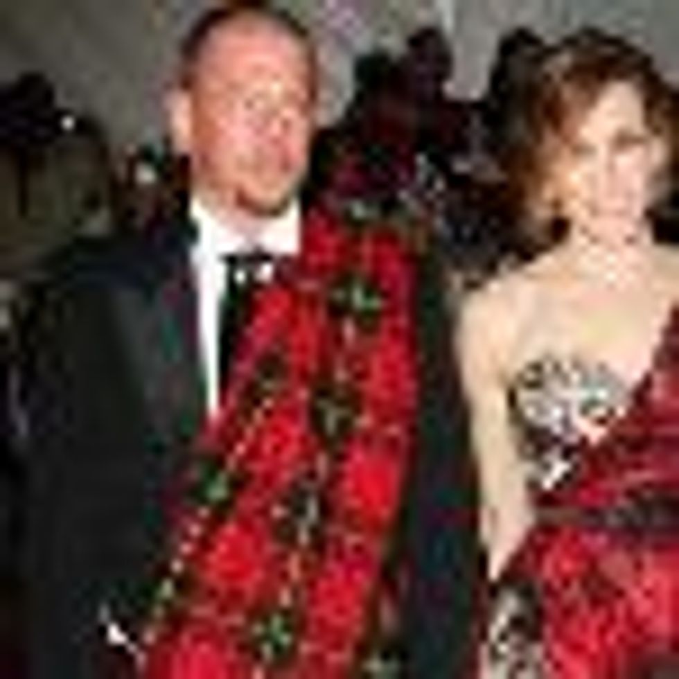 Famous fashion designer Alexander McQueen dies at 40 
