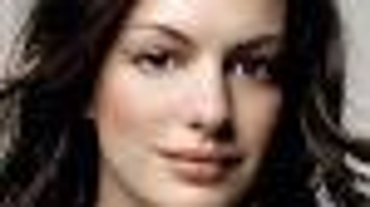 Anne Hathaway Ditches Catholicism Over Gay Issues