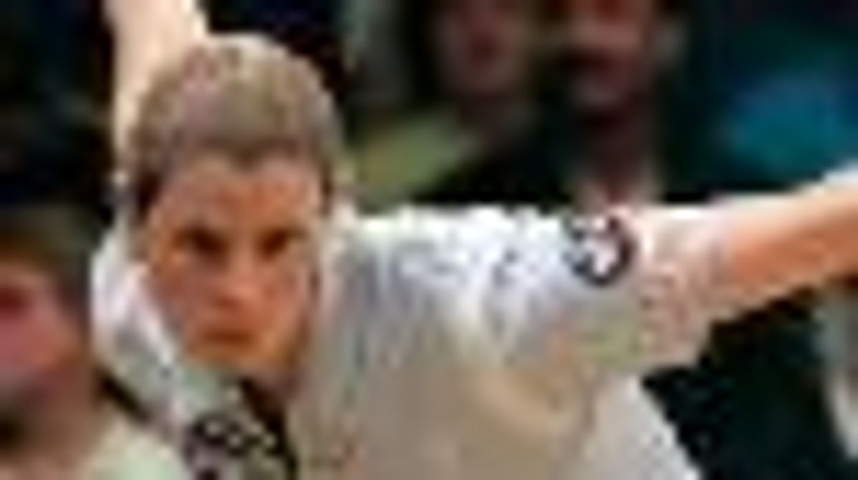 Bowling Champ Kelly Kulick Trounces Male Competitor Billie Jean King / Bobby Riggs Style