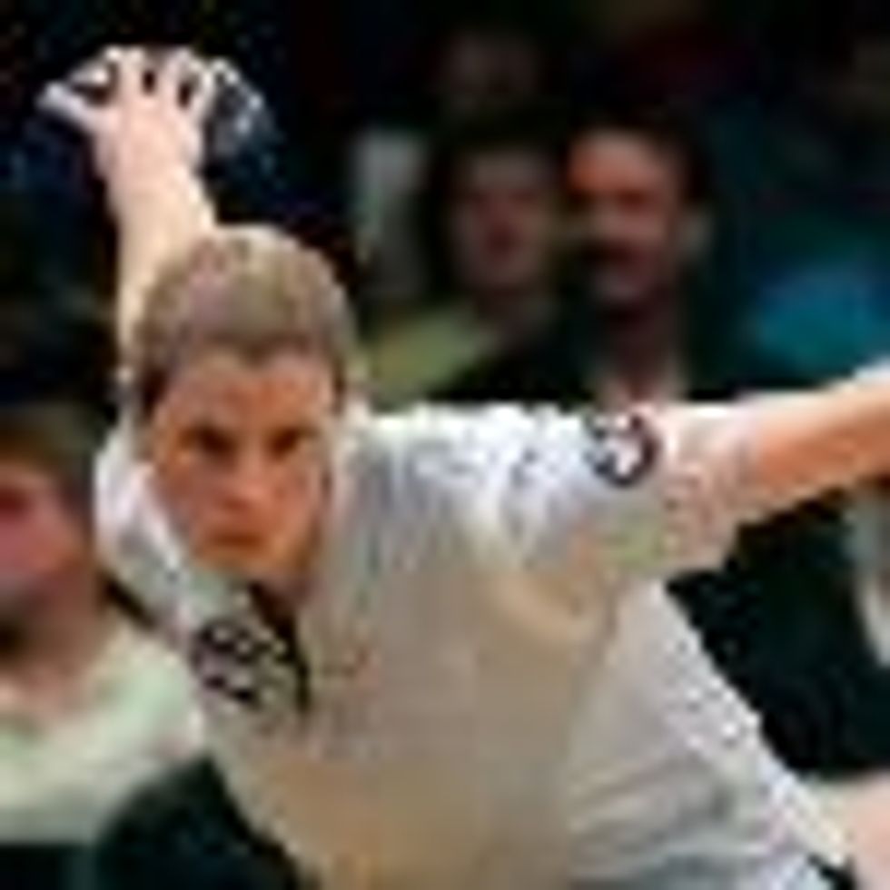 Bowling Champ Kelly Kulick Trounces Male Competitor Billie Jean King / Bobby Riggs Style
