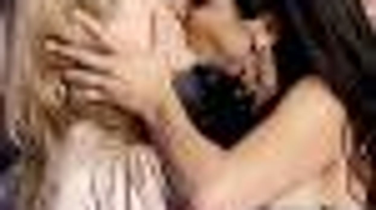 The Stuff of Gay Girls' Dreams: Streep and Bullock Kiss at Critics' Choice Awards!