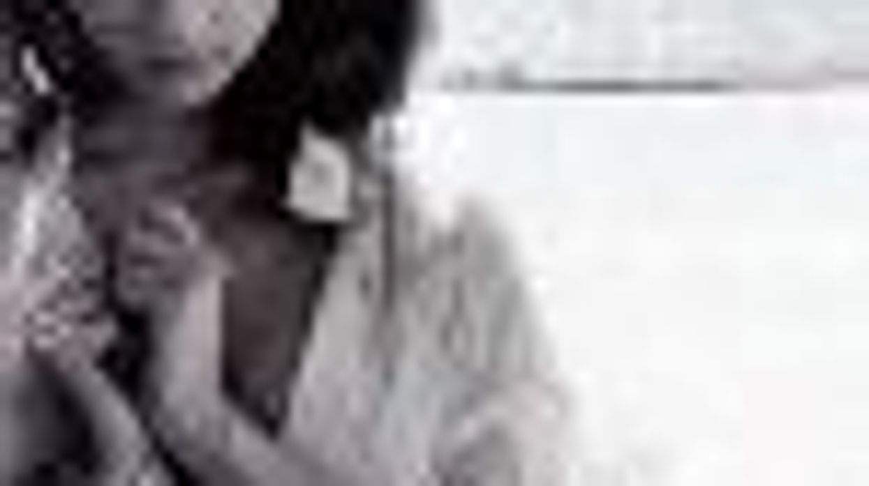 Mia Kirshner Fangs Out in 'Vampire Diaries'