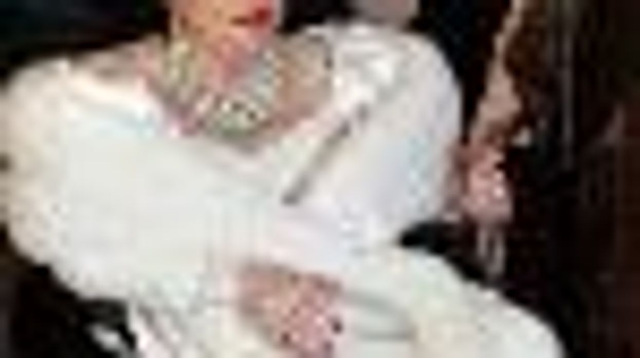 Elizabeth Taylor Mourns Michael Jackson